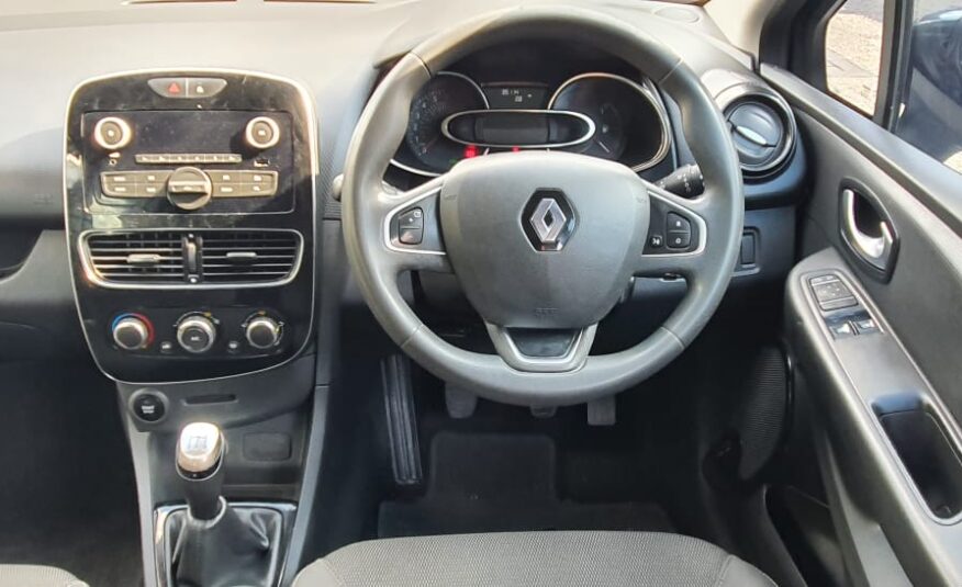 Renault Clio IV 900T Authentique 5-dr (66kW)