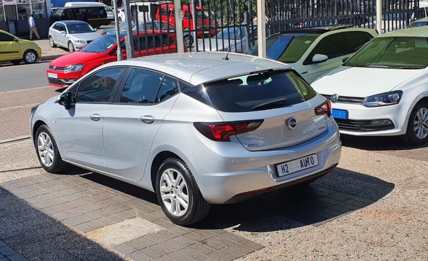 Opel Astra 1.0T Essentia 5-dr