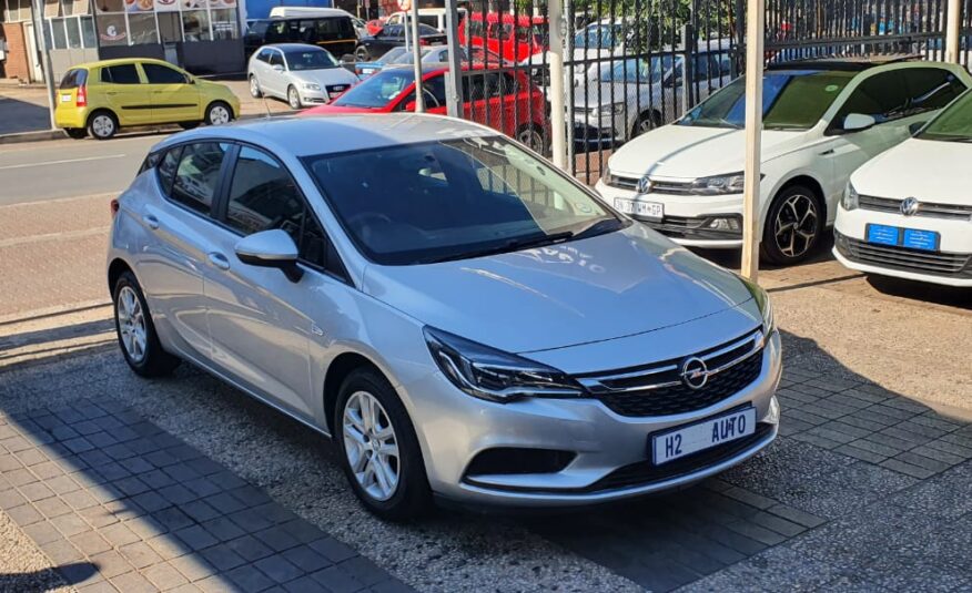 Opel Astra 1.0T Essentia 5-dr