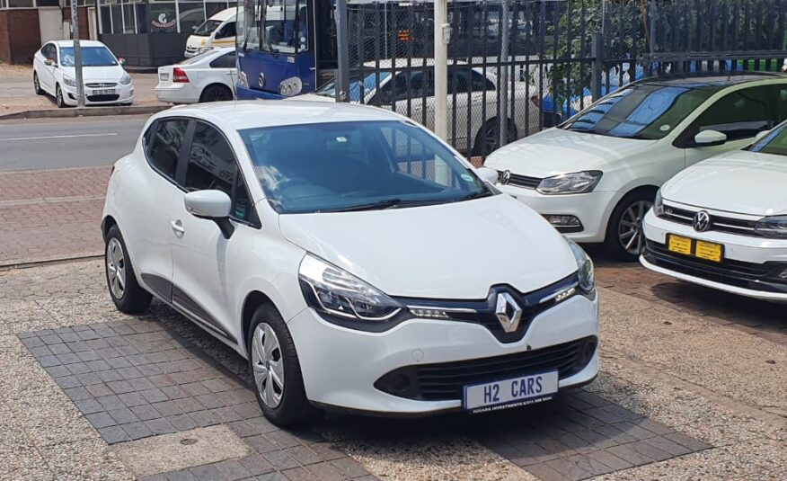 Renault Clio IV 900T Dynamique 5-dr (66kW)