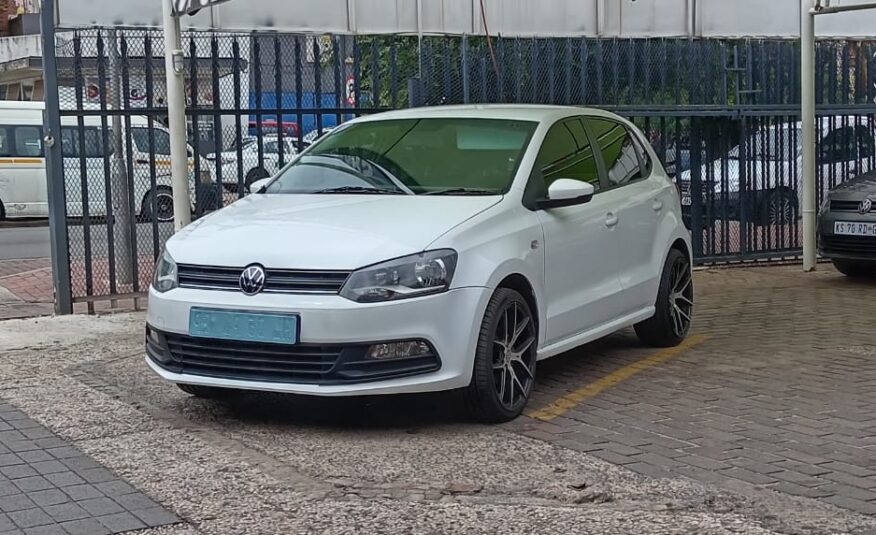 Volkswagen Polo Vivo 1.6 Comfortline Auto 5-dr