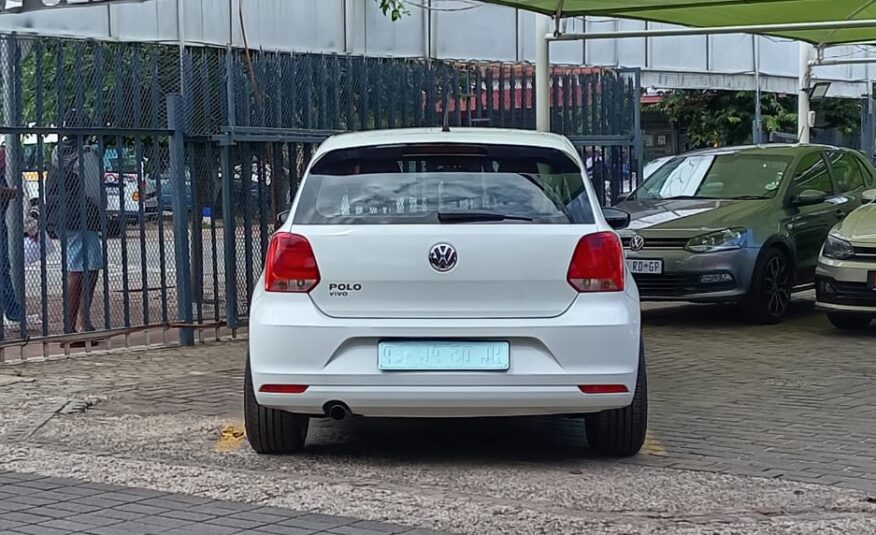 Volkswagen Polo Vivo 1.6 Comfortline Auto 5-dr