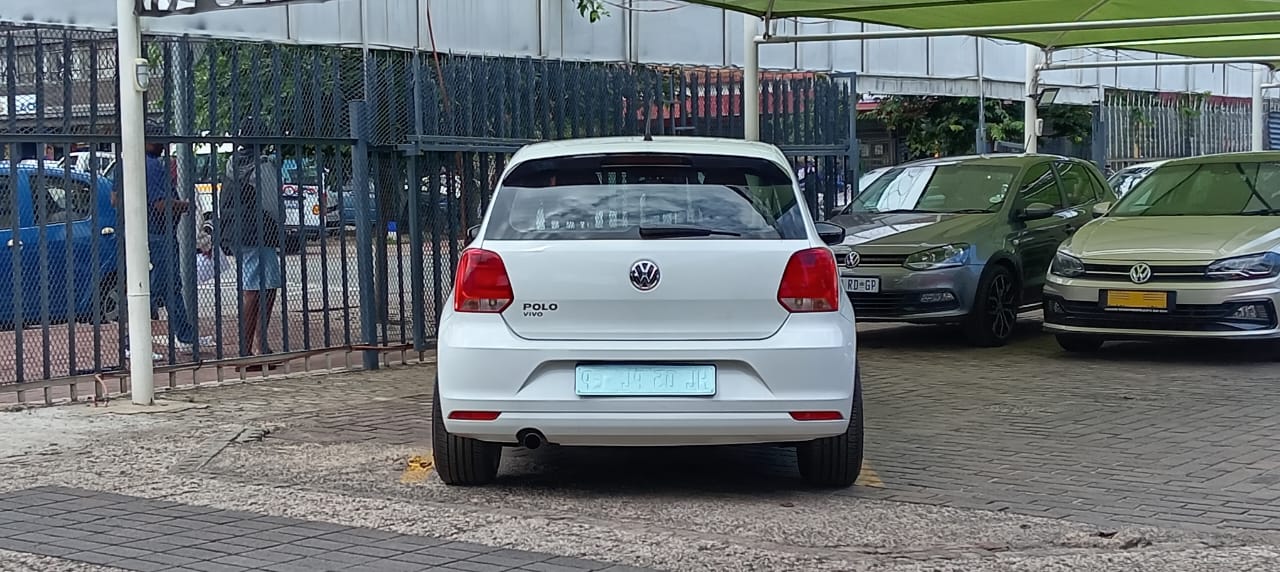 Volkswagen Polo Vivo 1.6 Comfortline Auto 5-dr