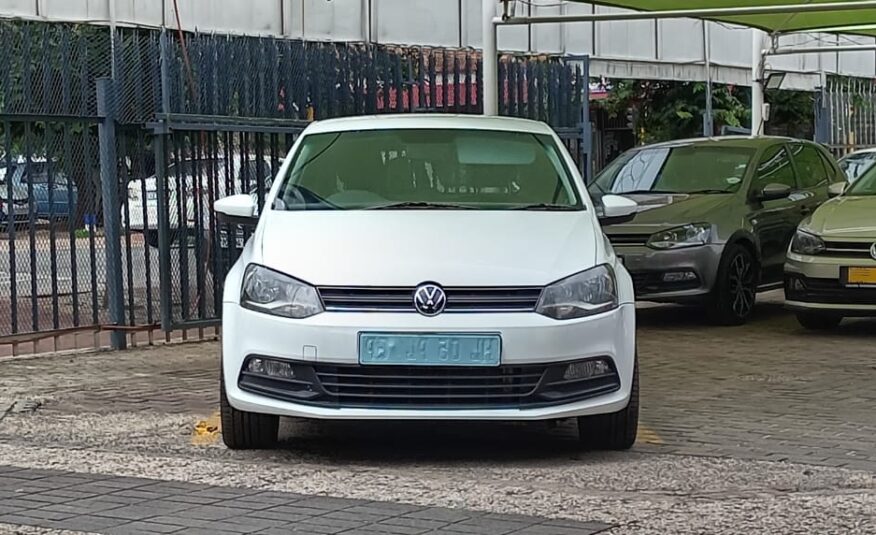 Volkswagen Polo Vivo 1.6 Comfortline Auto 5-dr