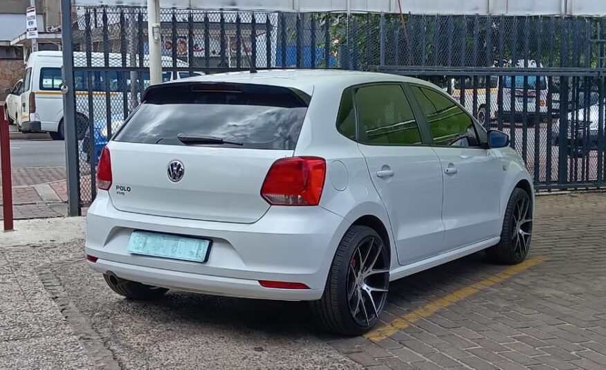 Volkswagen Polo Vivo 1.6 Comfortline Auto 5-dr