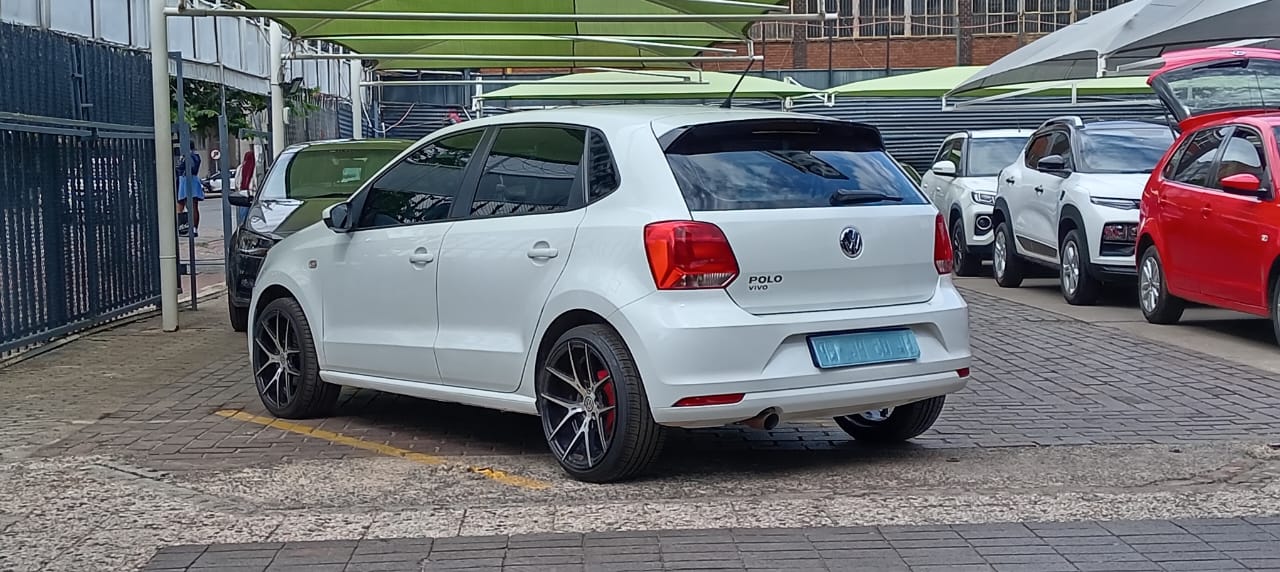 Volkswagen Polo Vivo 1.6 Comfortline Auto 5-dr