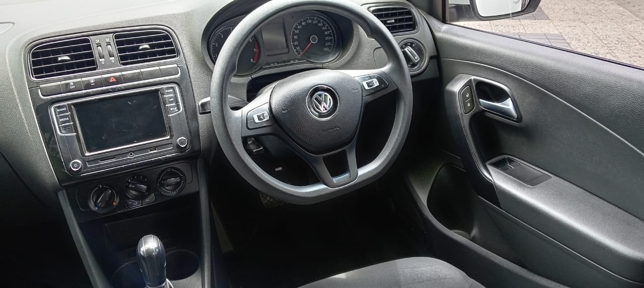 Volkswagen Polo Vivo 1.6 Comfortline Auto 5-dr