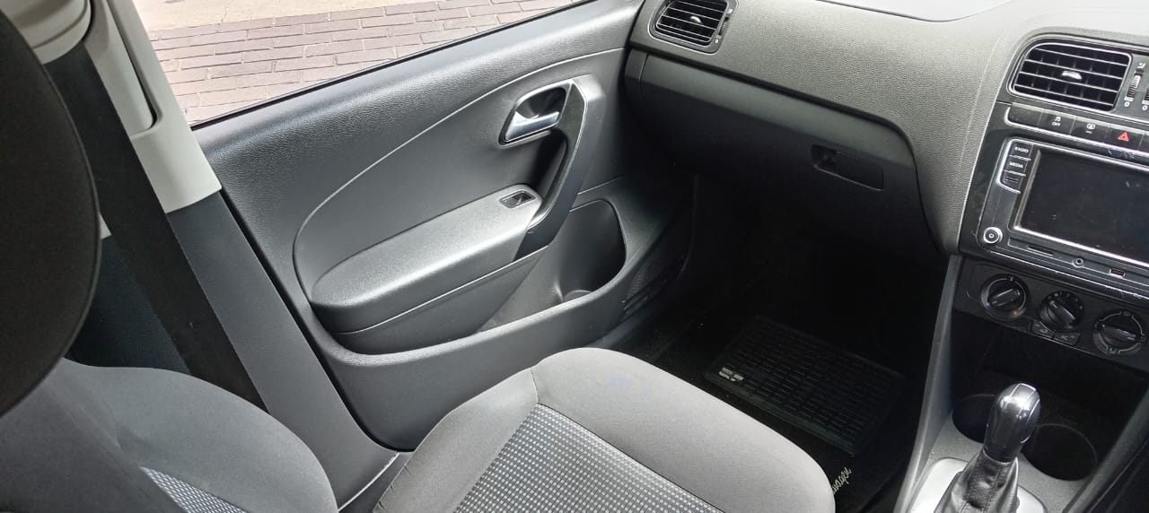 Volkswagen Polo Vivo 1.6 Comfortline Auto 5-dr