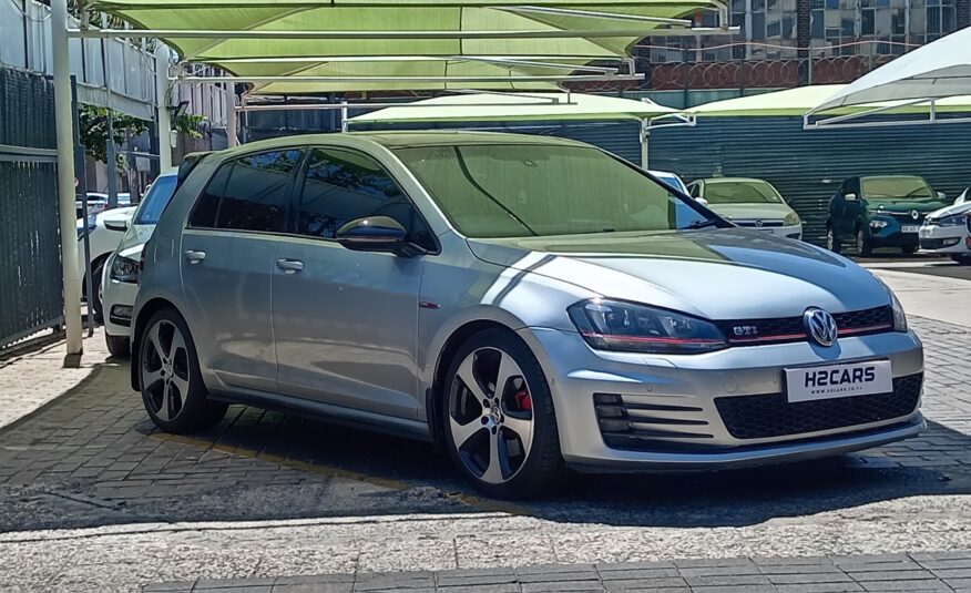 Volkswagen Golf VII GTI 2.0 TSI Auto