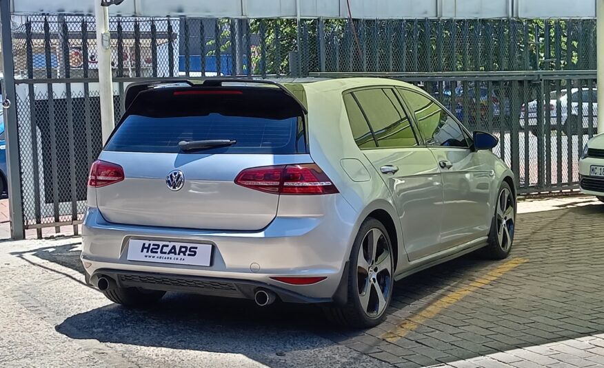 Volkswagen Golf VII GTI 2.0 TSI Auto